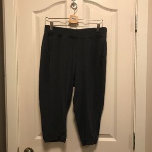 Lululemon Crops below knee -Size 10, Grey